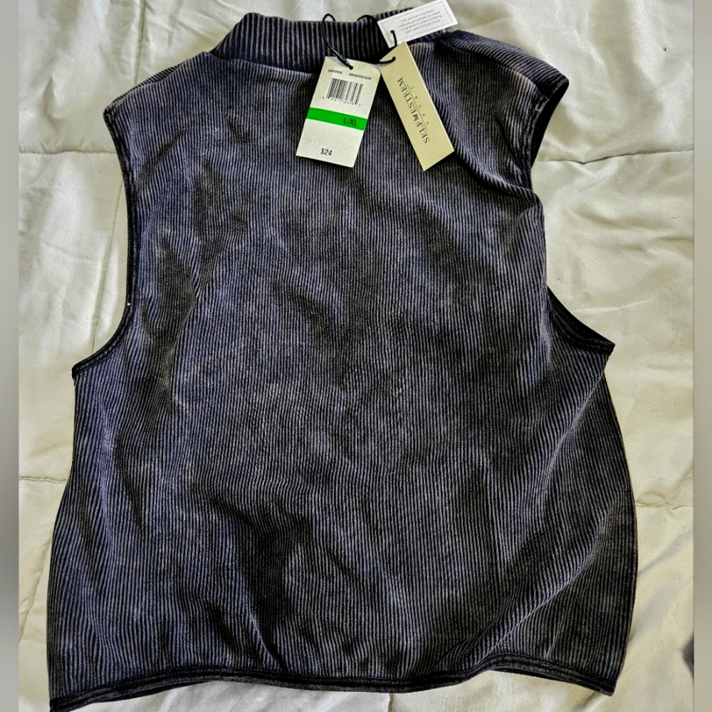 Sporty crop top